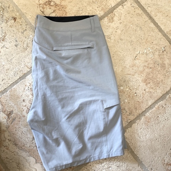 32 DEGREES Golf Shorts Men’s Cargo style snap pockets Activewear vacation Sz 40 - Picture 3 of 11